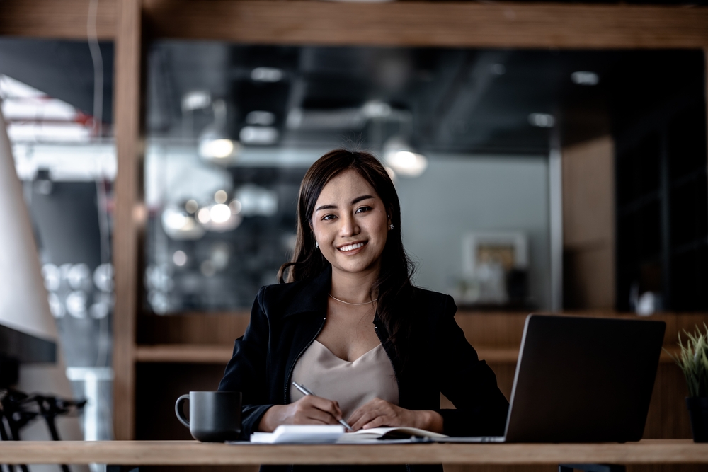 Beautiful Asian woman is a businesswoman who leads a new generation